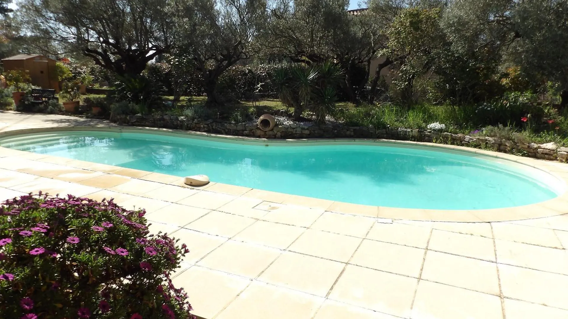 L' Amandier Salernes Bed & Breakfast